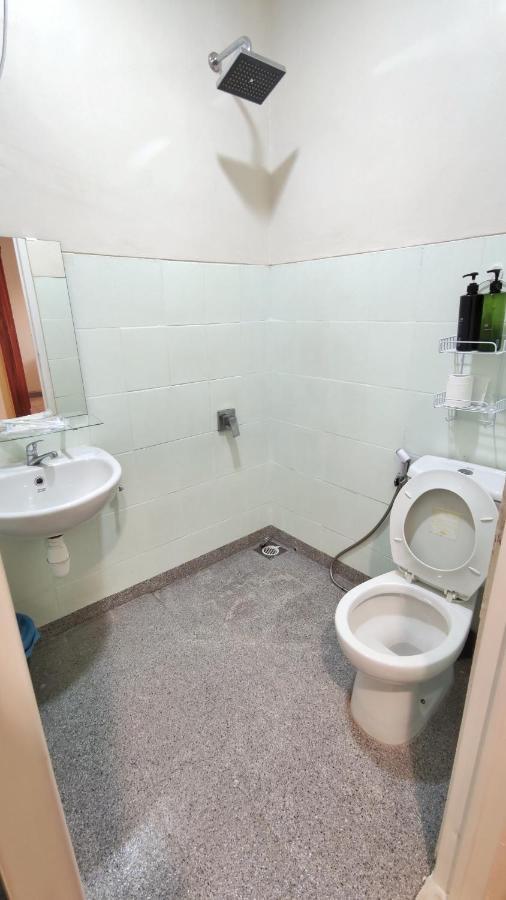 Queen Victoria Apartment Batam Exterior foto